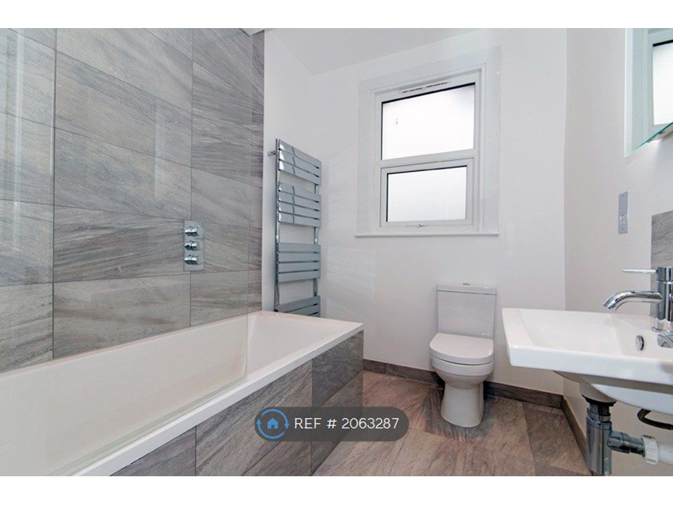 Property photo 3 of 11 Bathroom 1