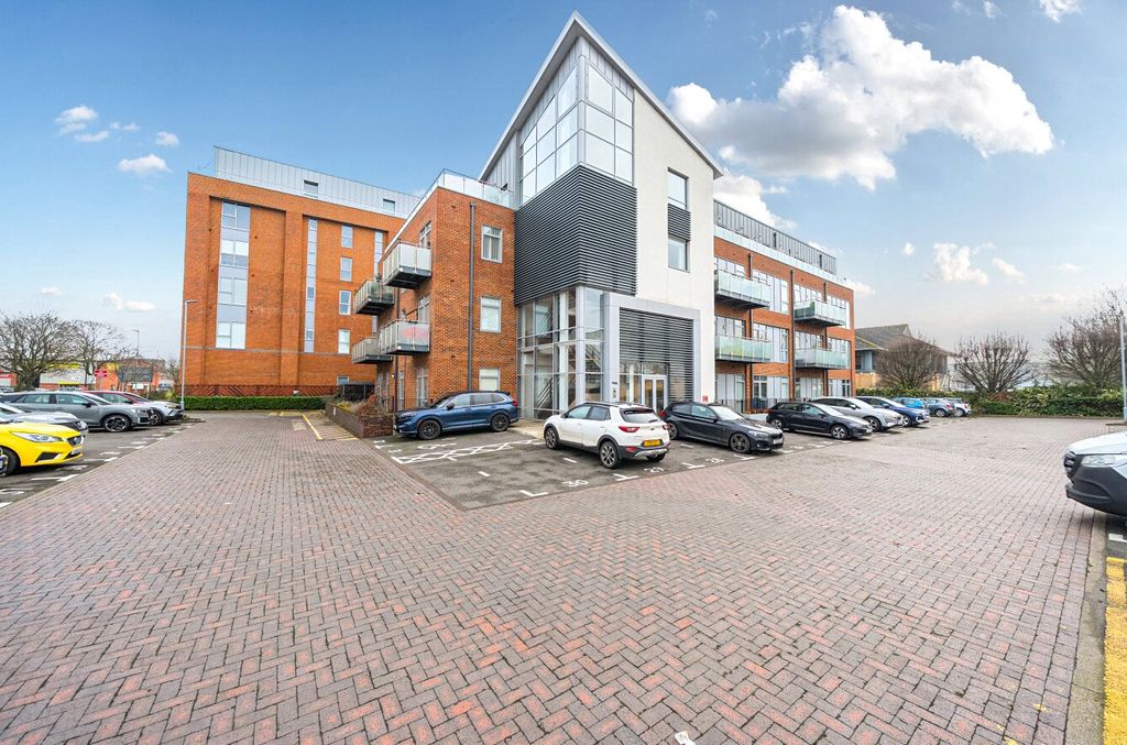 Property photo 3 of 8 1403845-36-697772...