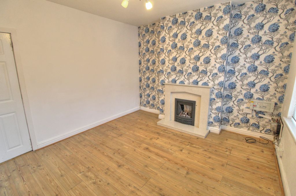 Property photo 2 of 13 Lounge