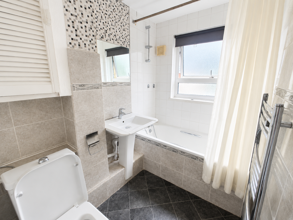 Property photo 3 of 7 Bathroom