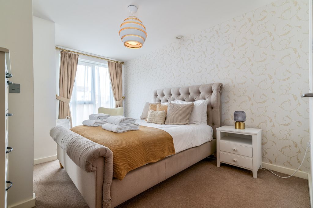 Property photo 3 of 24