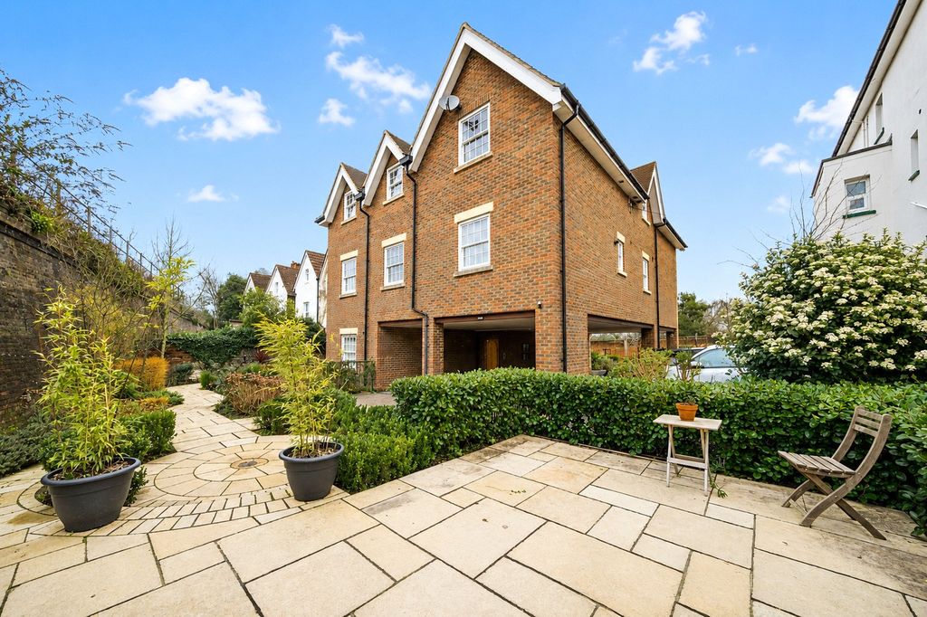 Property photo 2 of 21 Picture No. 27