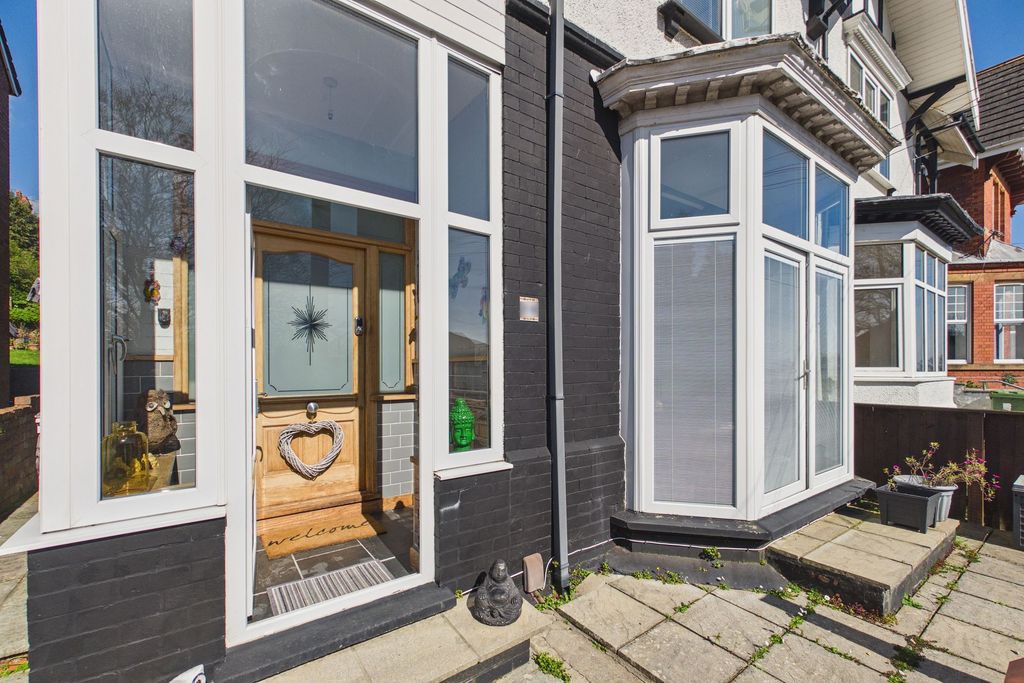 Property photo 2 of 32