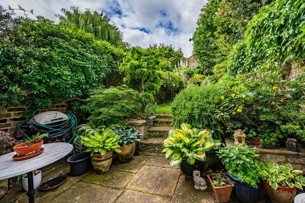 Property photo 3 of 24