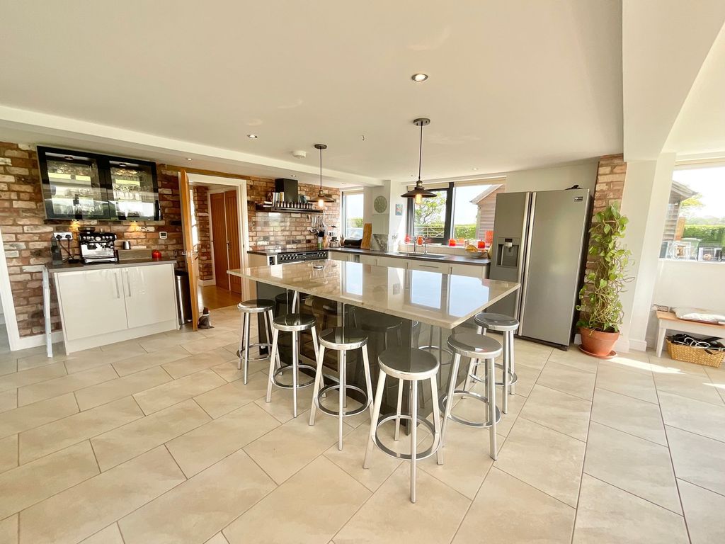 Property photo 2 of 45