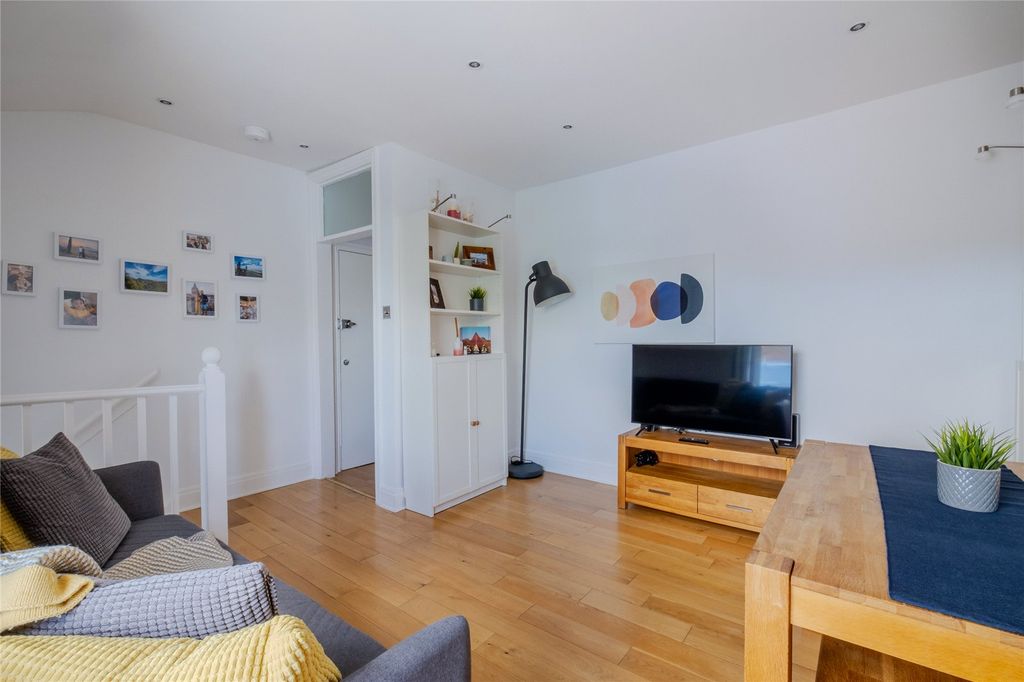Property photo 3 of 7 Picture No. 06