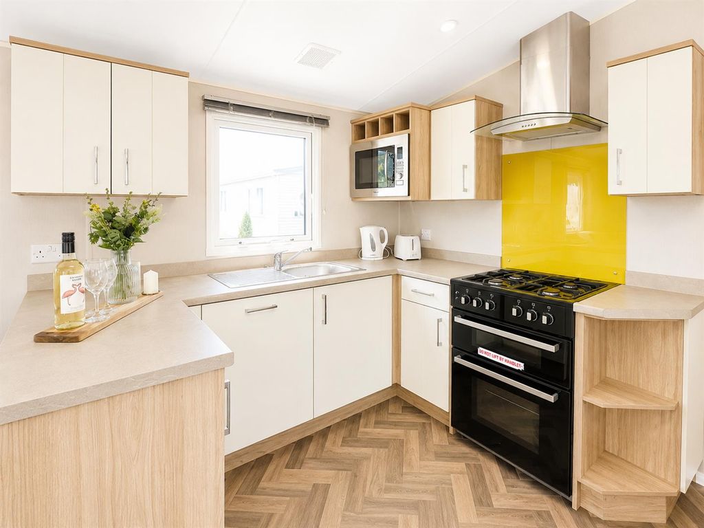 Property photo 2 of 9 Lm 43 - Kitchen.Jpeg