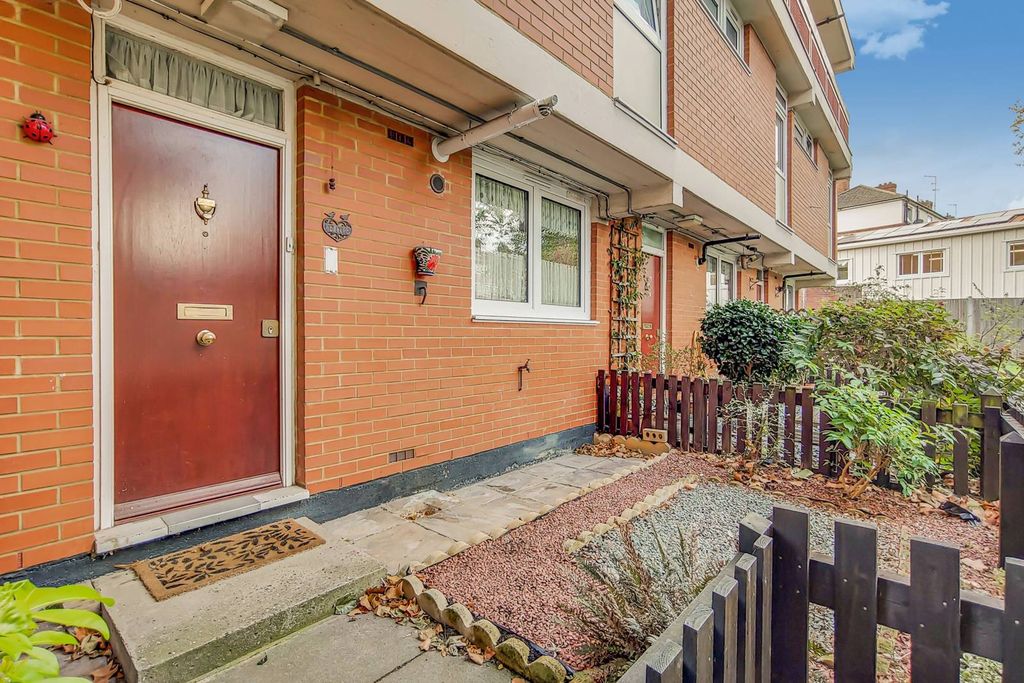 Property photo 2 of 16