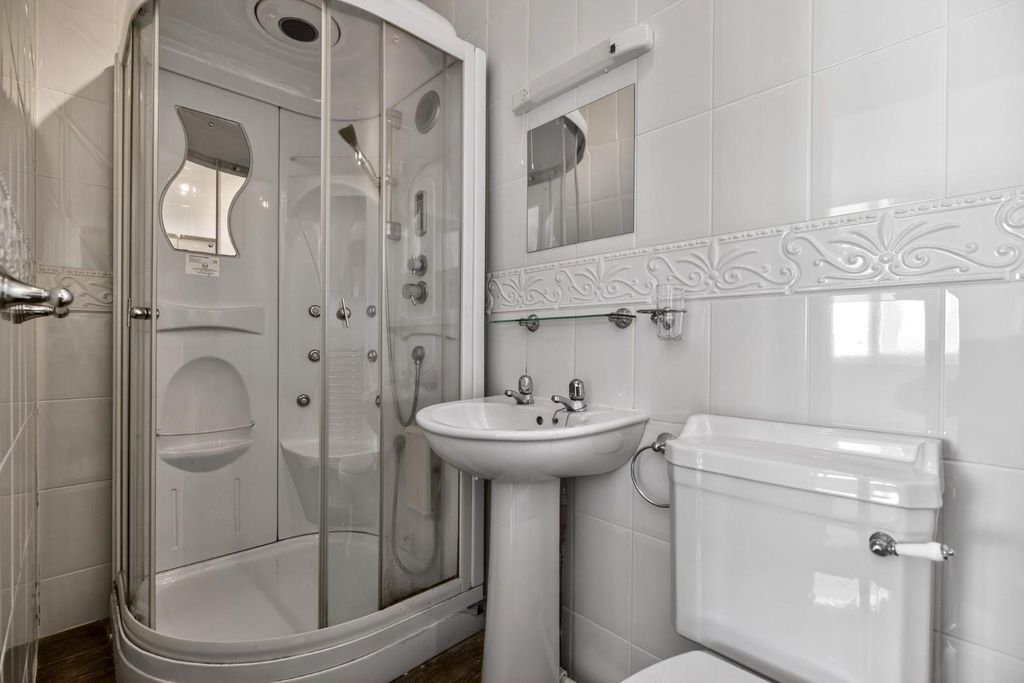 Additional image 12 of 3 bed flat for saleVictoria Road, Harrogate HG2