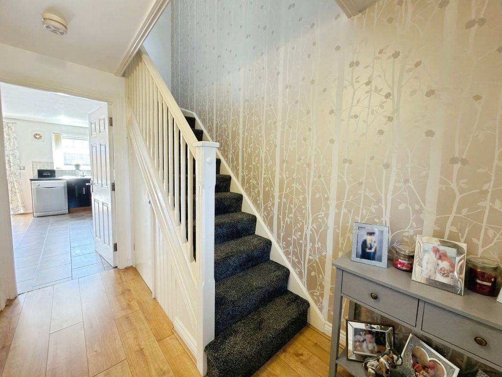 Property photo 2 of 32