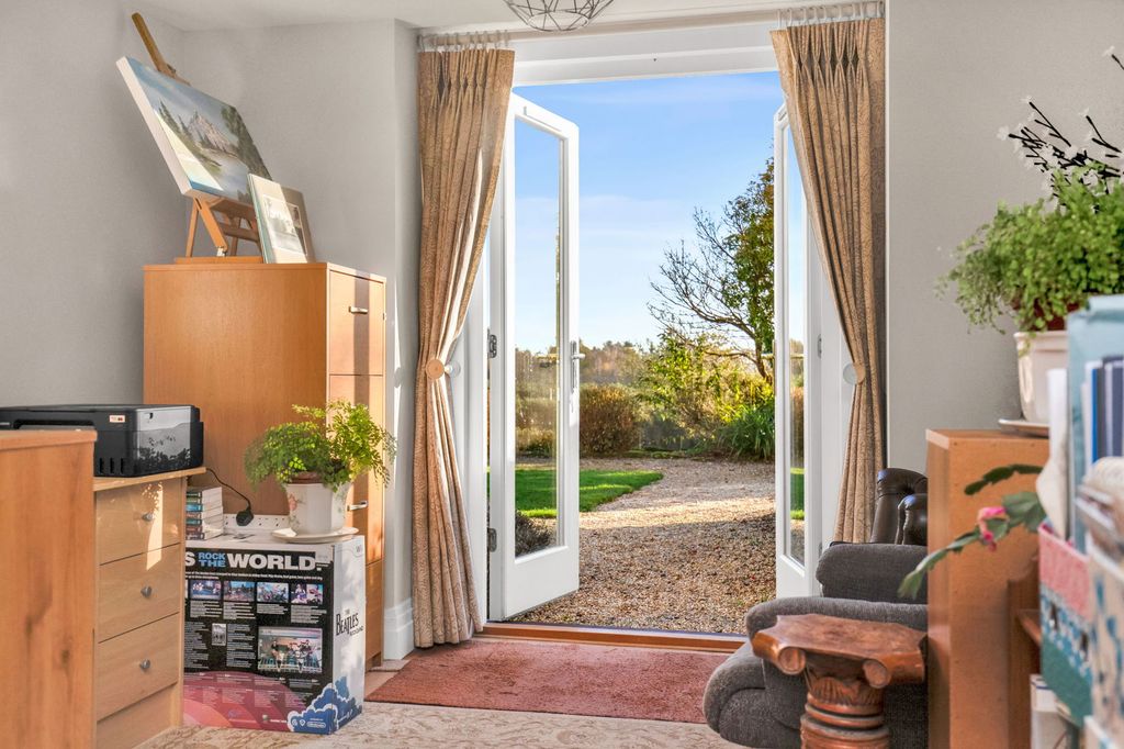 Property photo 3 of 34