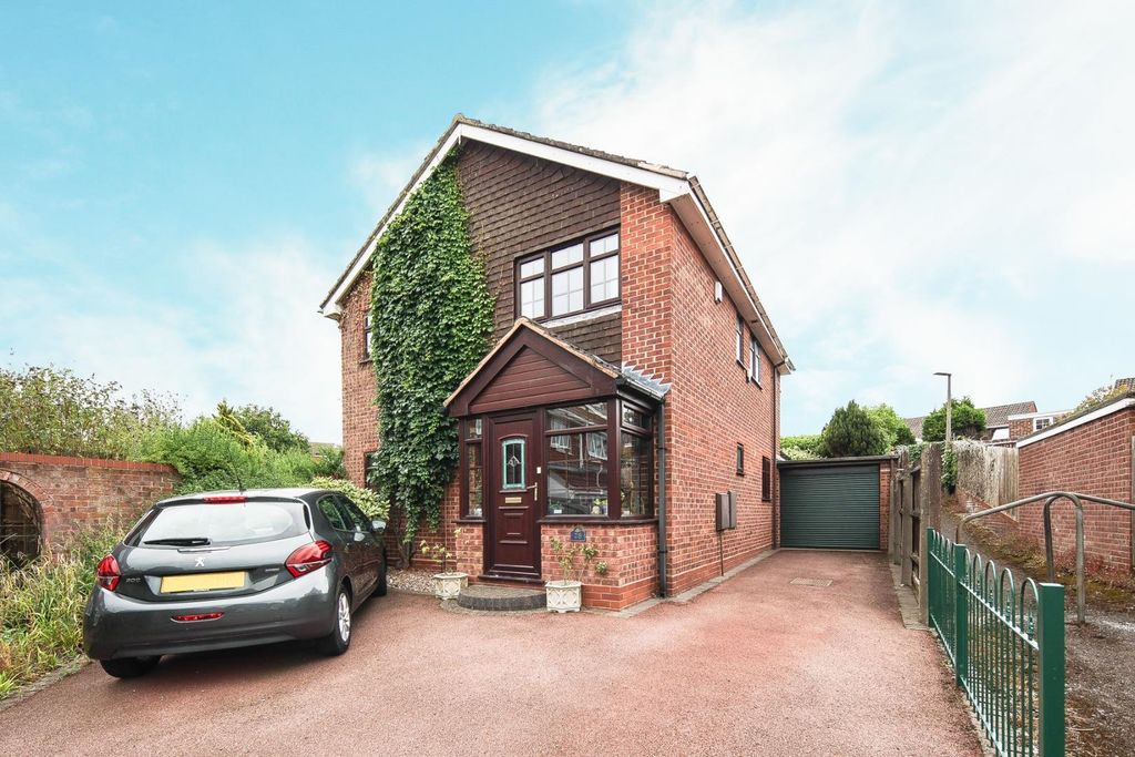 Property photo 1 of 18 Approach