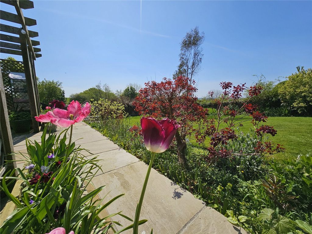 Property photo 2 of 34 Picture No. 82