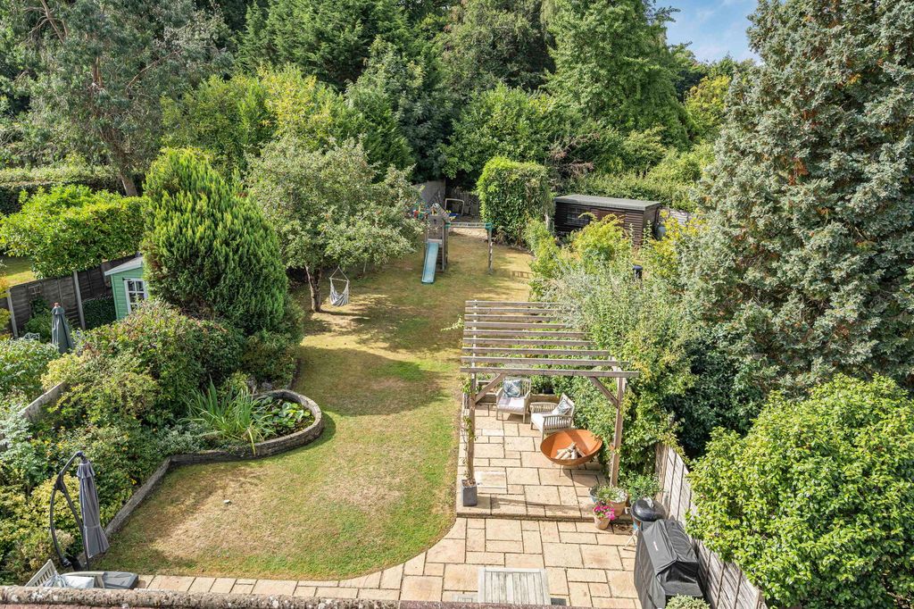 Property photo 2 of 25