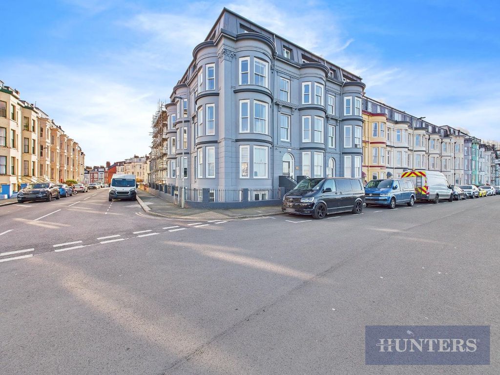 Property photo 3 of 17 Cam05316G0-Pr0020-Still030.Jpg