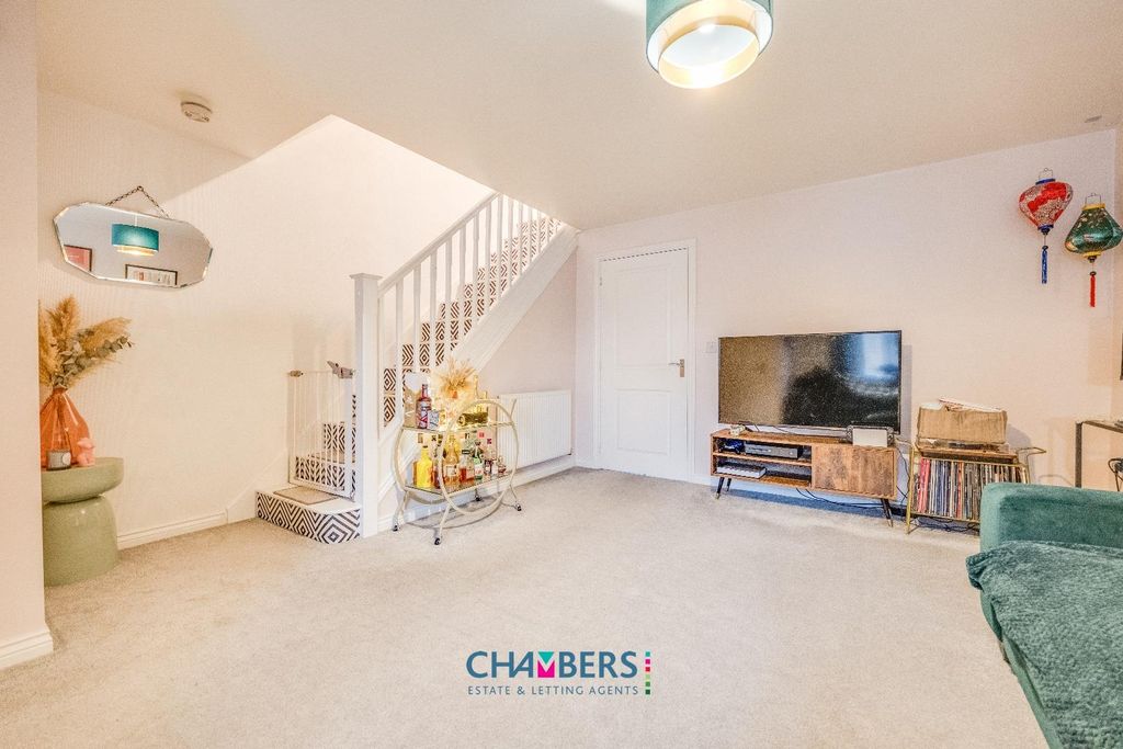 Property photo 3 of 32 Lounge