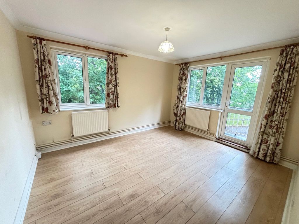 Property photo 2 of 11 Picture No. 31