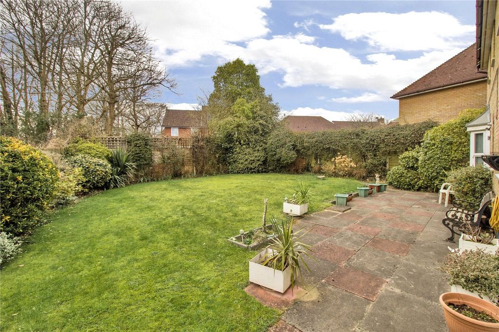 Property photo 2 of 18 Garden