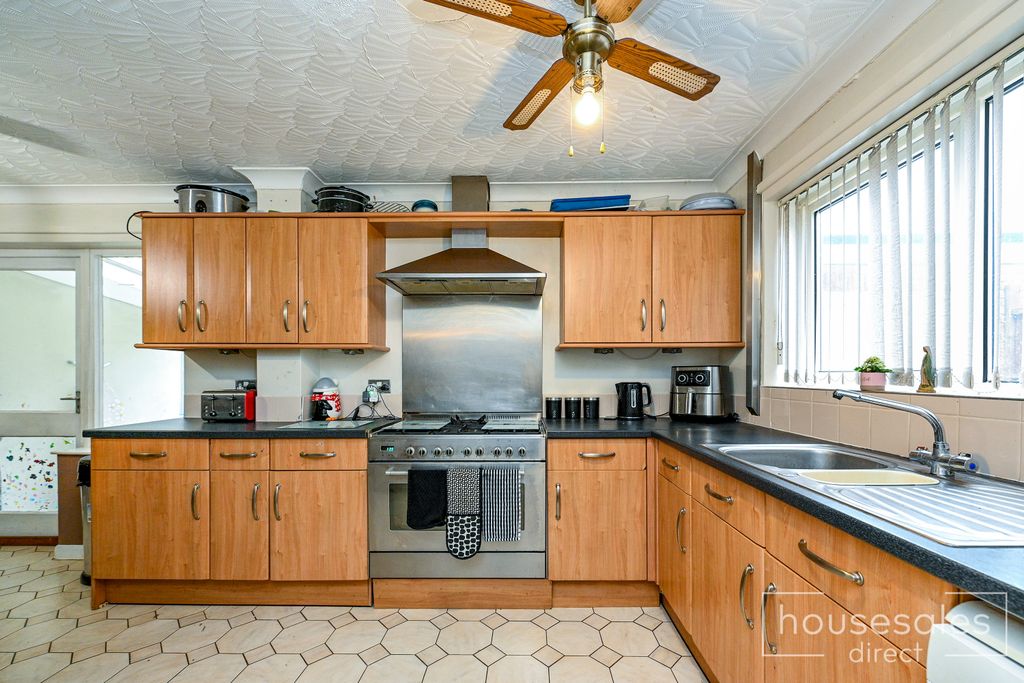 Property photo 2 of 22