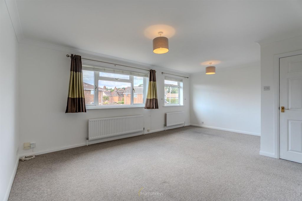Property photo 2 of 9 Grange Road -08.Jpg