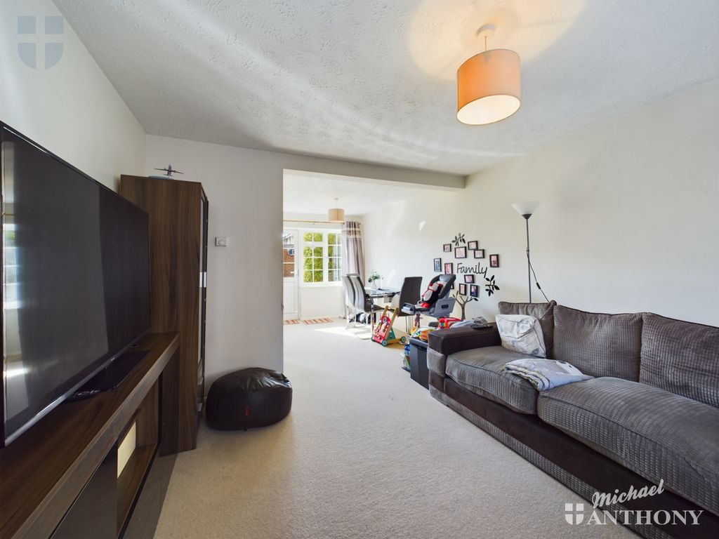 Property photo 2 of 10 Cam02538G0-Pr0239-Still019