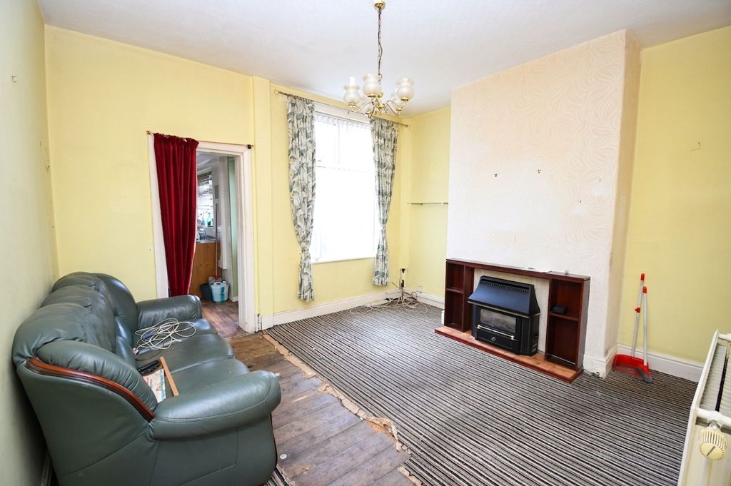Property photo 2 of 12