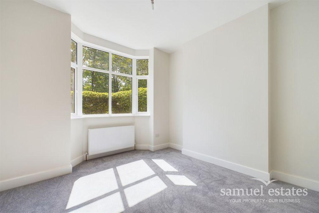 Property photo 2 of 9 Bedroom