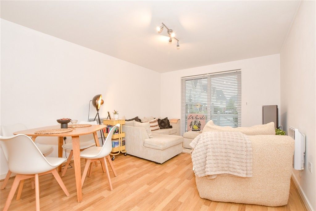 Property photo 3 of 11 Kitchen/Lounge/ Diner