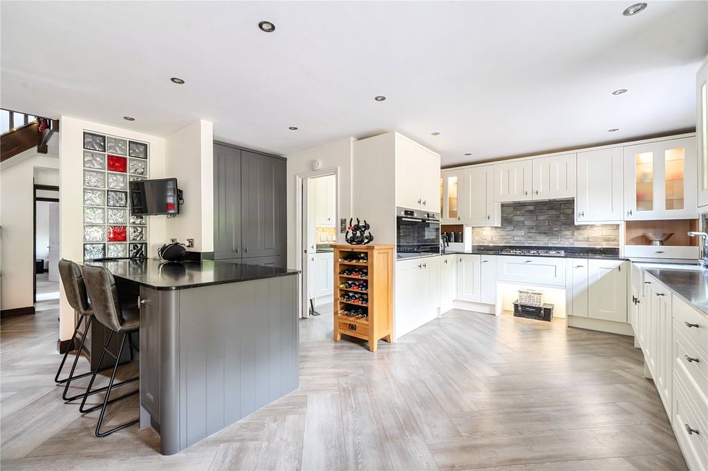 Property photo 1 of 30 Picture No. 06