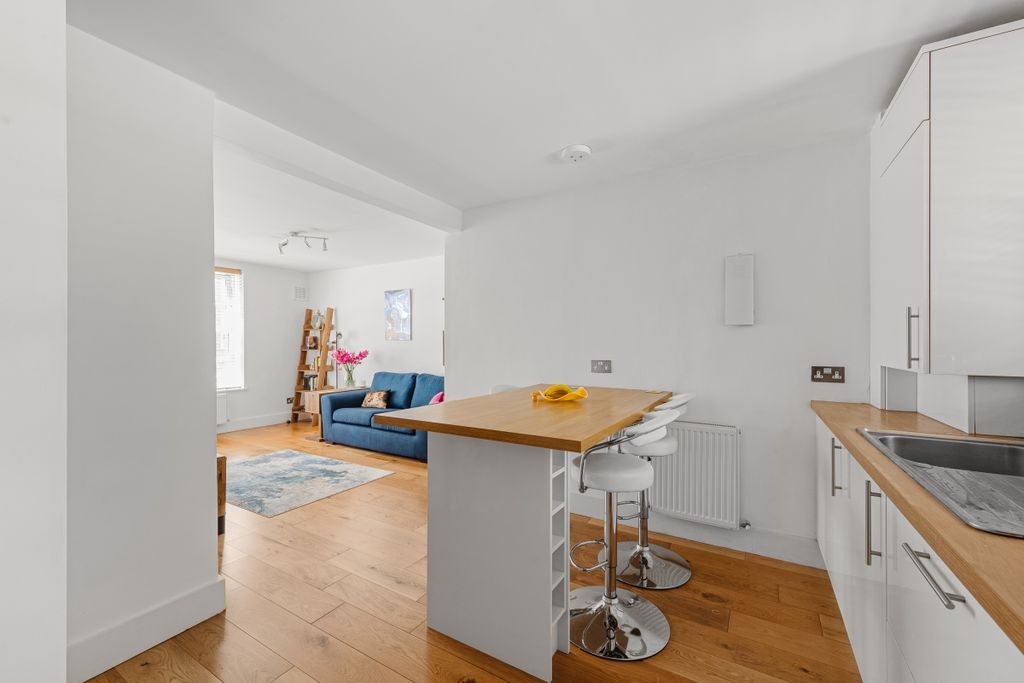 Property photo 3 of 11 094A0203