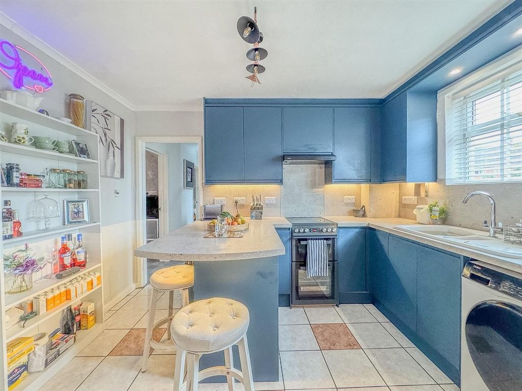 Property photo 2 of 16 Kitchen