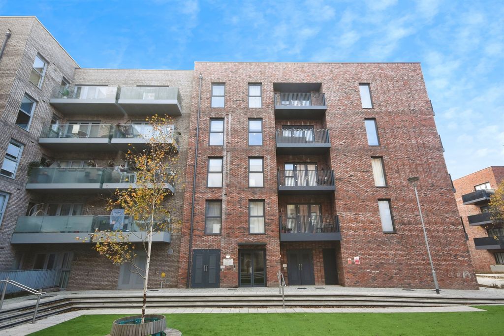 Property photo 1 of 17