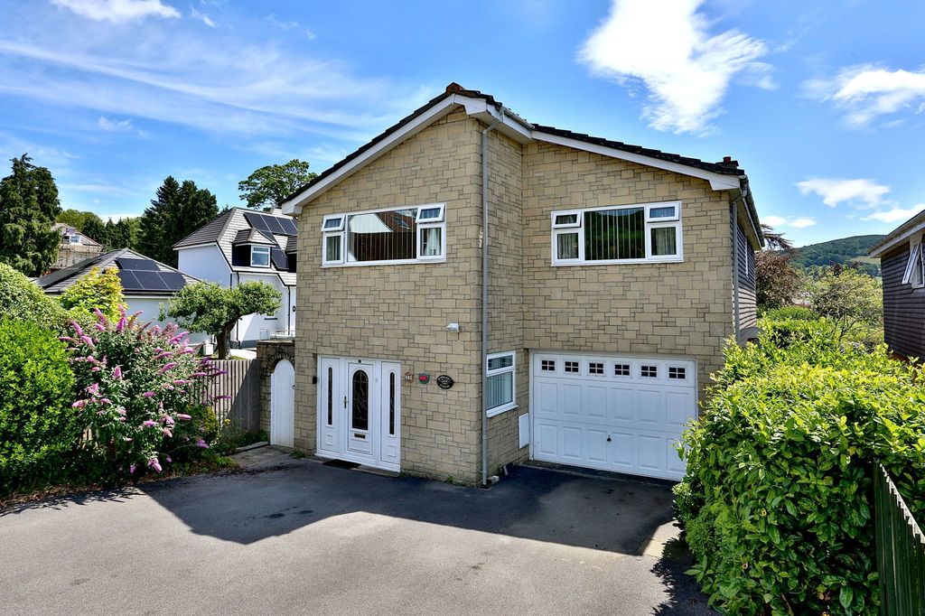 Property photo 1 of 32