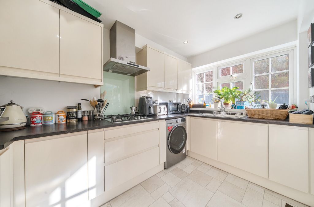 Property photo 2 of 16 1361933-12-68F8B8...