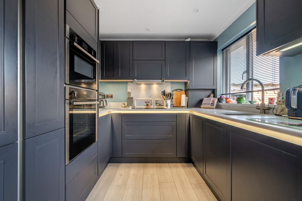 Property photo 3 of 22 1511171-6-6A8c729...