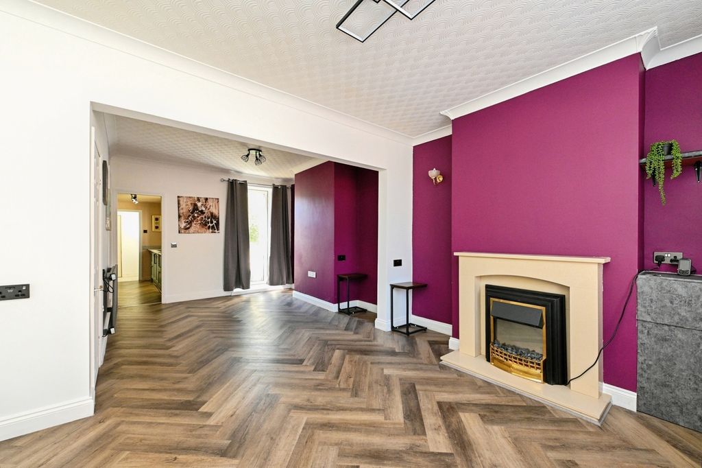 Property photo 3 of 9 Pbox-Img.Jpg