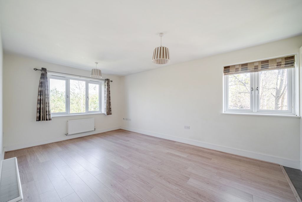 Property photo 3 of 11 1439623-4-69ce7Fe...