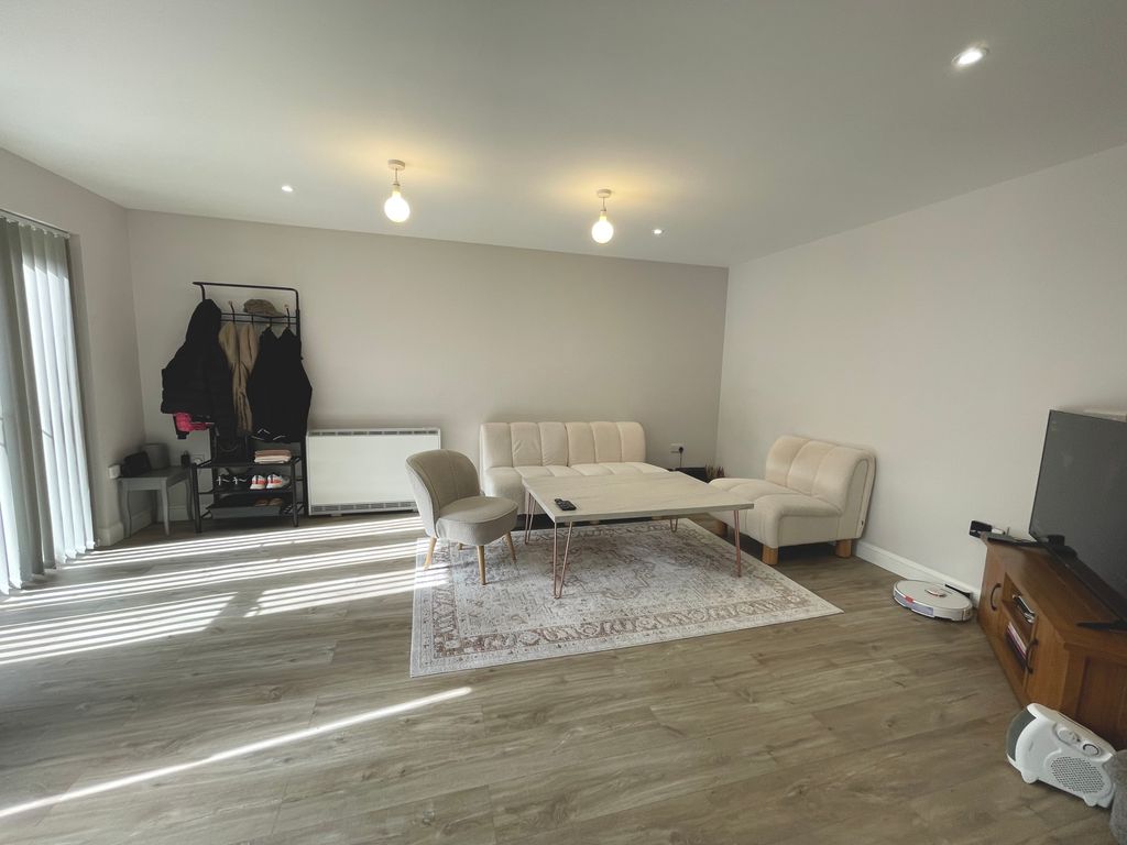 Property photo 2 of 8