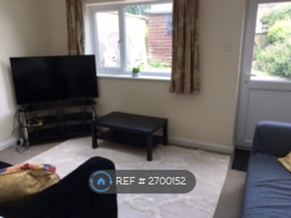 Property photo 3 of 30 Double Sofa Lounge And Tv