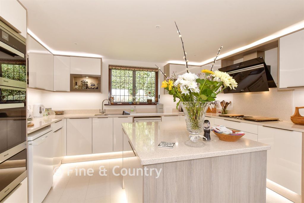 Property photo 1 of 26 Kitchen