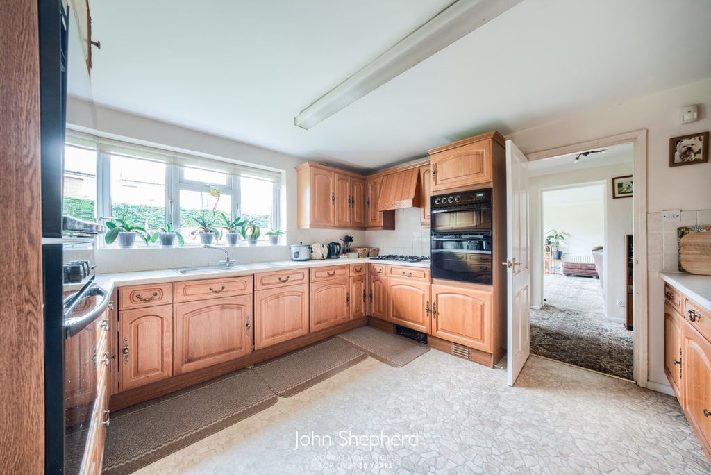 Property photo 2 of 21 Picture No. 12