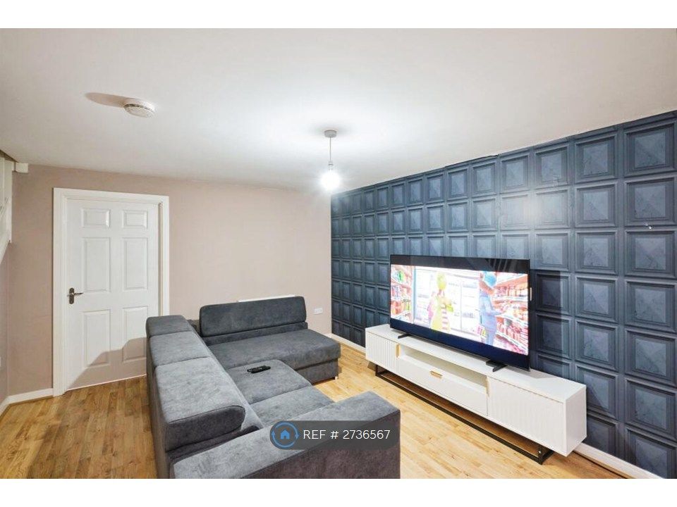 Property photo 2 of 14 Living Room