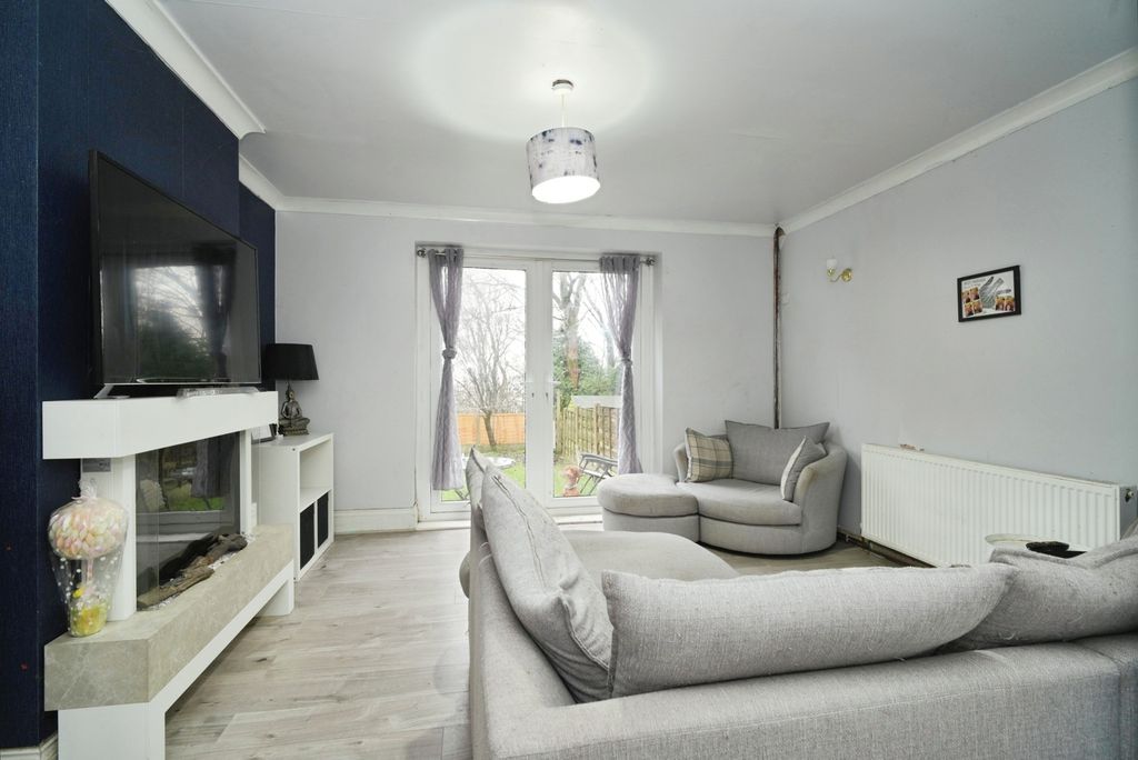 Property photo 2 of 15 Lounge