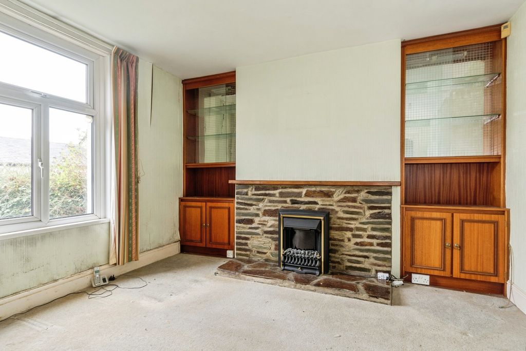 Property photo 3 of 20 Living Room