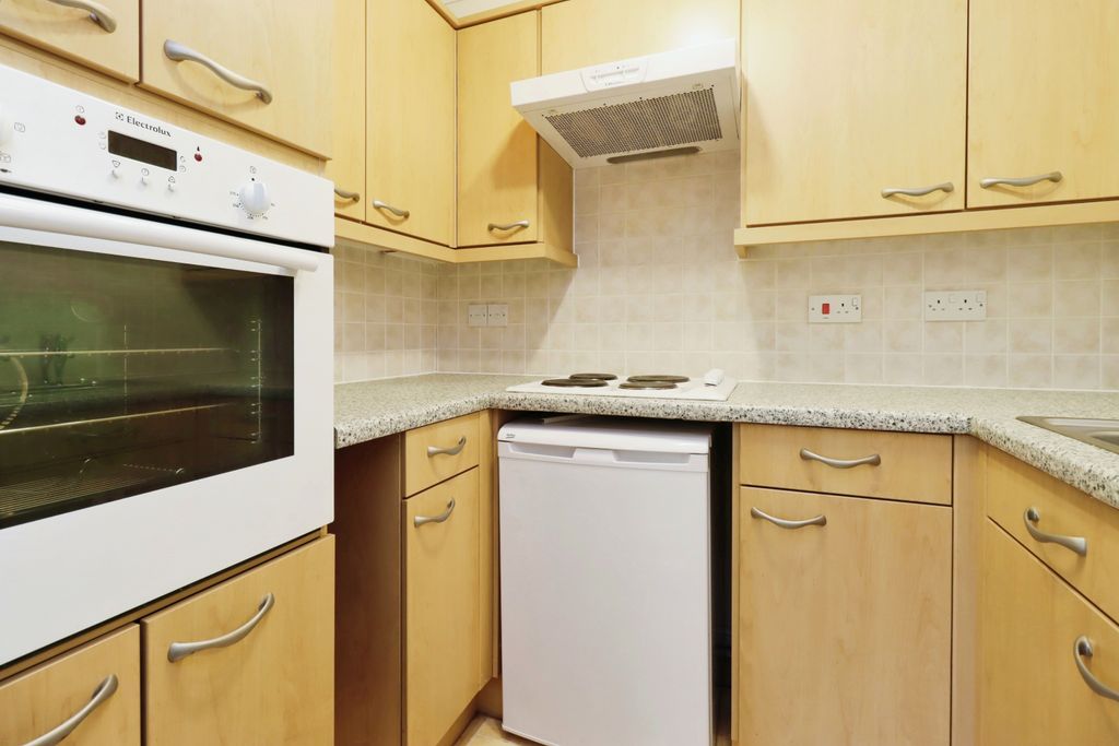 Property photo 2 of 12 Kitchen