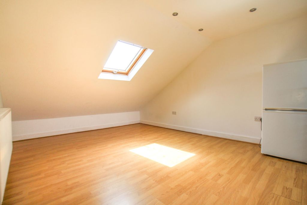 Property photo 1 of 3 Loft