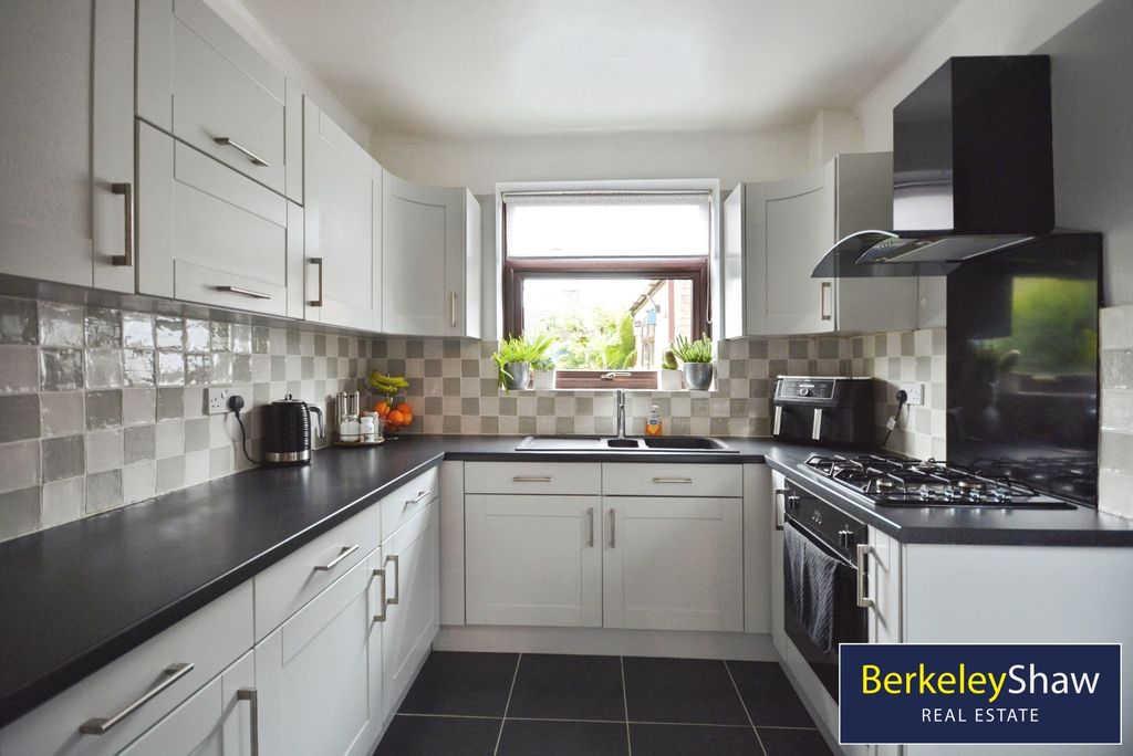 Property photo 3 of 13 Kitchen