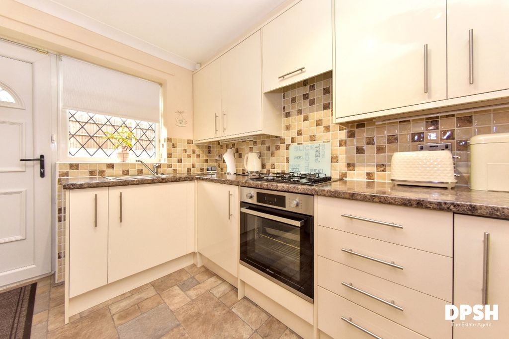 Property photo 2 of 25