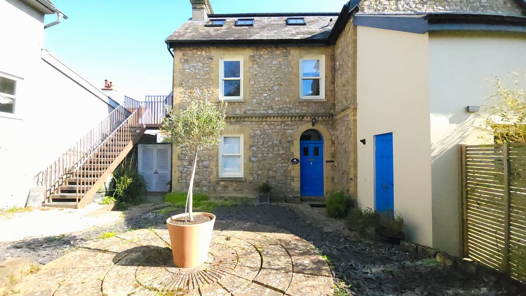 Property photo 3 of 16