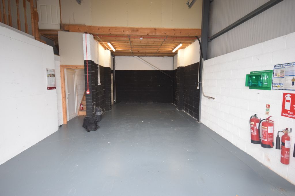 Property photo 3 of 10 Industrial Space